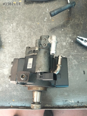 VOLKSWAGEN PASSAT 1.6 TDI CAY MOTOR MAZOT POMPASI
