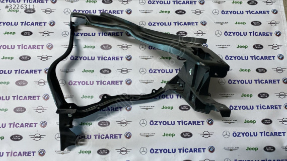 MERCEDES W212 E Serisi 2009-2012 Sağ Far Yuvası A2126200291