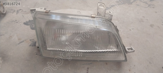 Toyota Corona Carina Sağ Ön Far