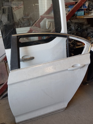 WW Passat B8 arka sol kapı hatasız