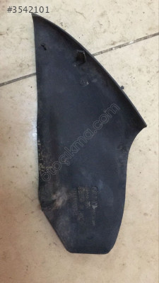 AUDİ A8 HAVA GİRİŞ PLASTİĞİ 077129044