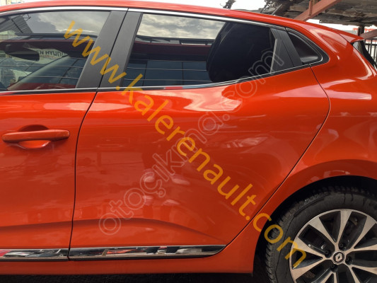 Renault Clio 5 Sol Arka Kapı (Mercan Turuncu) 821017920R