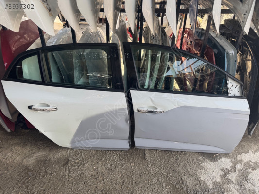 Renault Megan 4 sağ ön kapı dolu beyaz