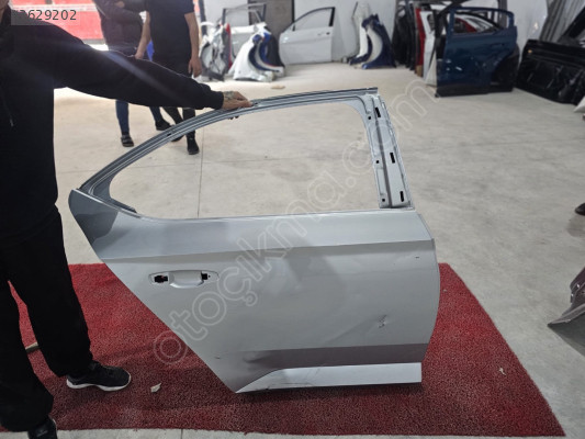2015/2022 SKODA SÜPERB GRİ SAĞ ARKA KAPI ORJINAL