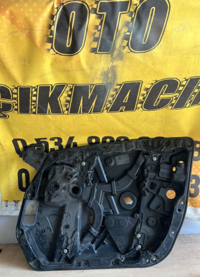 Mercedes W205 c serisi sağ ön cam krikosu A2057226400
