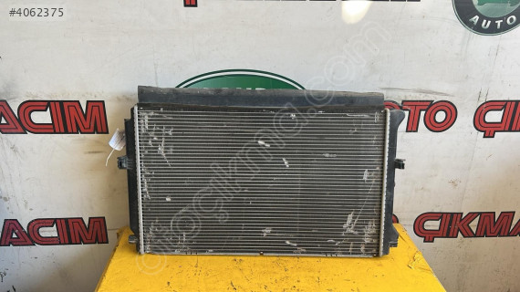 VOLKSWAGEN GOLF 7 SU RADYATÖRÜ 5Q0121251GD
