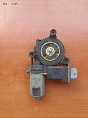 Fiat Doblo Sağ Ön Kapı Cam Motoru