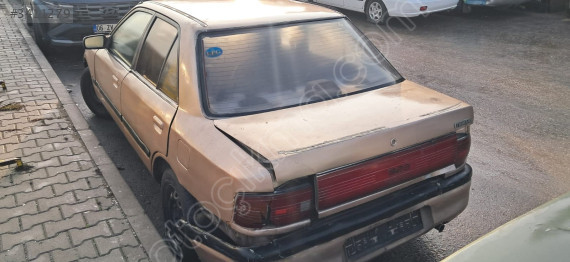 Mazda 323 reflektör