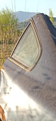 Volkswagen Passat b 5 sol arka kelebek camı