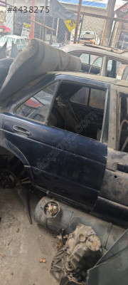 Nissan sunny sağ arka kapı