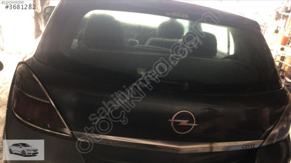 Opel Astra H HB için Çıkma Arka Tampon Parçası