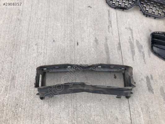 BMW 3 SERİ F30 LCİ ÜST MASKE BAKALİTİ 51747255413