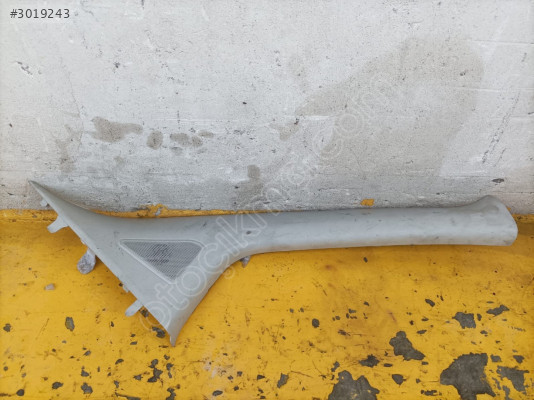 Ford Courier sağ ön direk kaplama plastiği