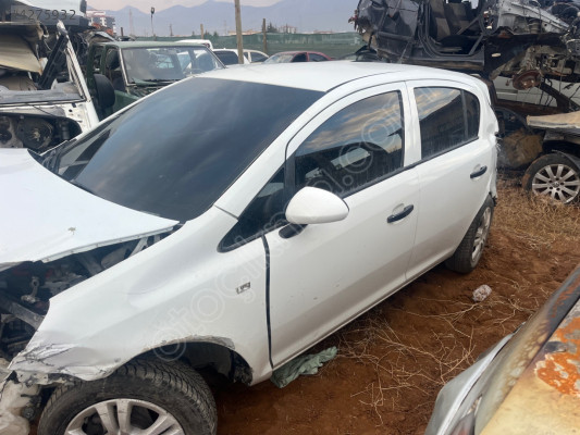 Opel Corsa sol ön kapı