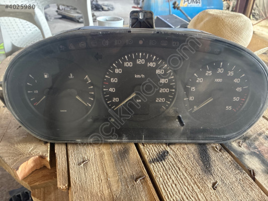 MEGANE 1 97-2000 KİLOMETRE SAATİ ORJ ÇIKMA HATASIZ