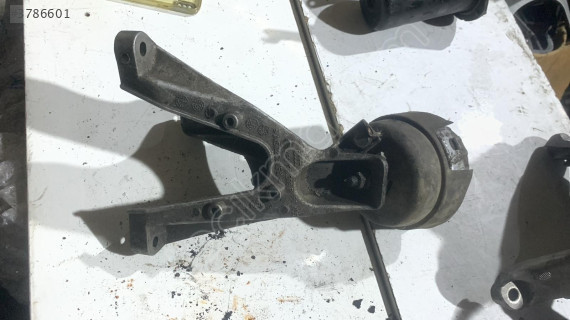 Audı A6 05-11 Sağ Motor Kulağı 4f0199308p