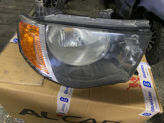L200 sağ far