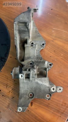 Vw Passat b7 2.0 dizel şKlima kompresörü ayağı 03l903143