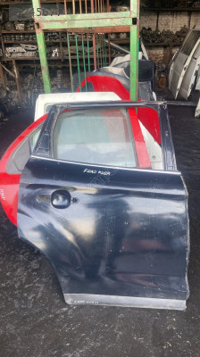Ford Kuga İçin Sağ Arka Kapı - Oto Çıkma Parçaları | 05366077016