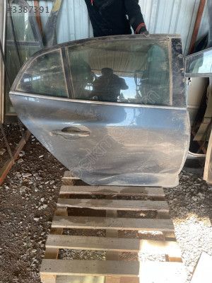 RENAULT MEGANE 4 SAĞ ARKA KAPI HATASIZ