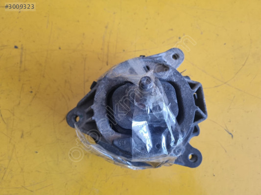 BMW 1 Serisi Motor Takozu Sol Ön Çıkma 6787657-03