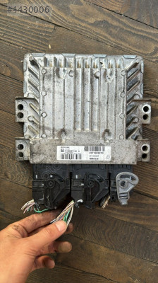 S180067106A  SID 305 RENAULT FLUENCE MOTOR BEYNİ