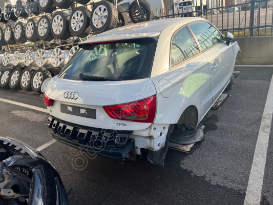 AUDİ A1 ARKA CAM