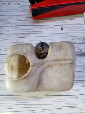 RENAULT 9 Brodway Cam Silecek Suyu Deposu