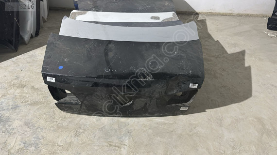 VOLKSWAGEN/ PASSAT 11-14 UFAK HASARLI ORJİNAL BAGAJ KAPAĞI