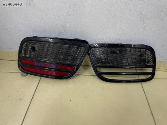 Kia Ceed Arka Tampon Reflektör Çerçevesi