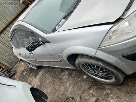 RENAULT MEGAN2 1.5 SAĞ ÖN ÇAMURLUK 05323167897