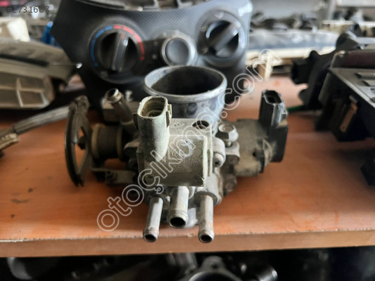 TOYOTA CORONA 2.0 GAZ KELEBEĞİ