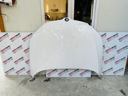 Skoda süper b motor kaputu (az Hasarlı)