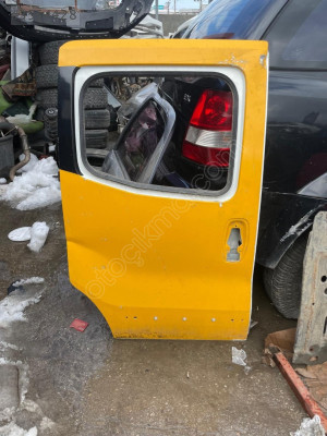 Fiat fiorino sağ orta sürgülü kapı az hasarlı