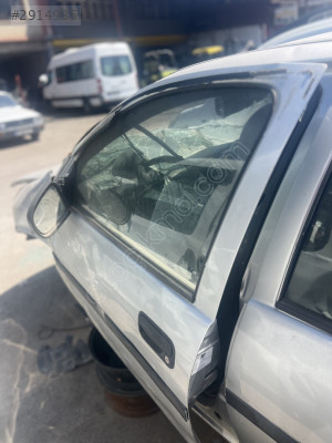 Opel corsa b çıkma ön sol kapı opel corsa b parçaları