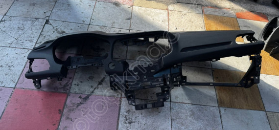 RENAULT MEGANE 4 GÖĞÜS TORPİDO HATASIZ ÇIKMA PARÇA