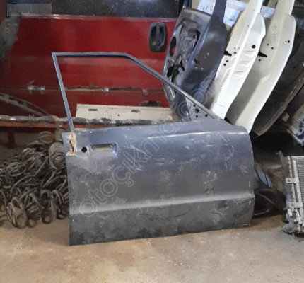 FORD TAUNUS SAĞ ÖN KAPI