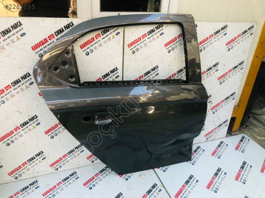 Citroen c.elyse sağ arka kapı (Hasarlı)