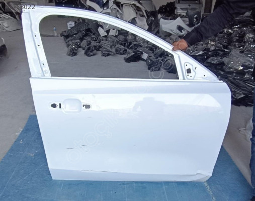 2019/2024 FORD FOCUS BEYAZ SAĞ ÖN KAPI ORJINAL LOKALLIK