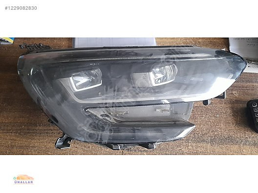 Renault Megane 4 Sağ Ön Far - Mertler Oto Yedek Parça