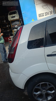 ford fiesta sağ arka çamurluk