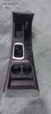 TOYOTA HİLUX 2023 ÇIKMA ORİJİNAL ORTA KONSOL