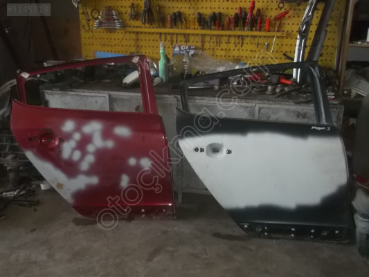 MEGAN 3 ÇIKMA SAĞ ARKA KAPI