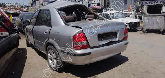 Mazda 323 bagaj kapağı