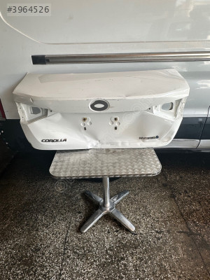 Toypta corolla bagaj kapağı
