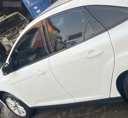Ford Focus sol ön kapı dolu çıkma orijinal