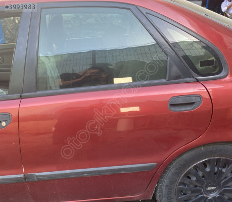 Volvo s40 çıkma hatasız sol arka kapı