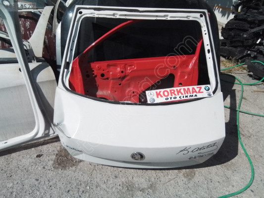 SKODA OCTAVIA BAGAJ KAPAĞI