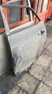 Toyota Auris Sol Arka Kapı