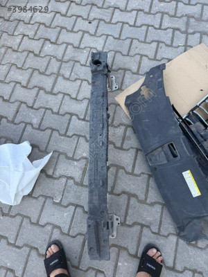 Audi a8 ön tampon demiri
